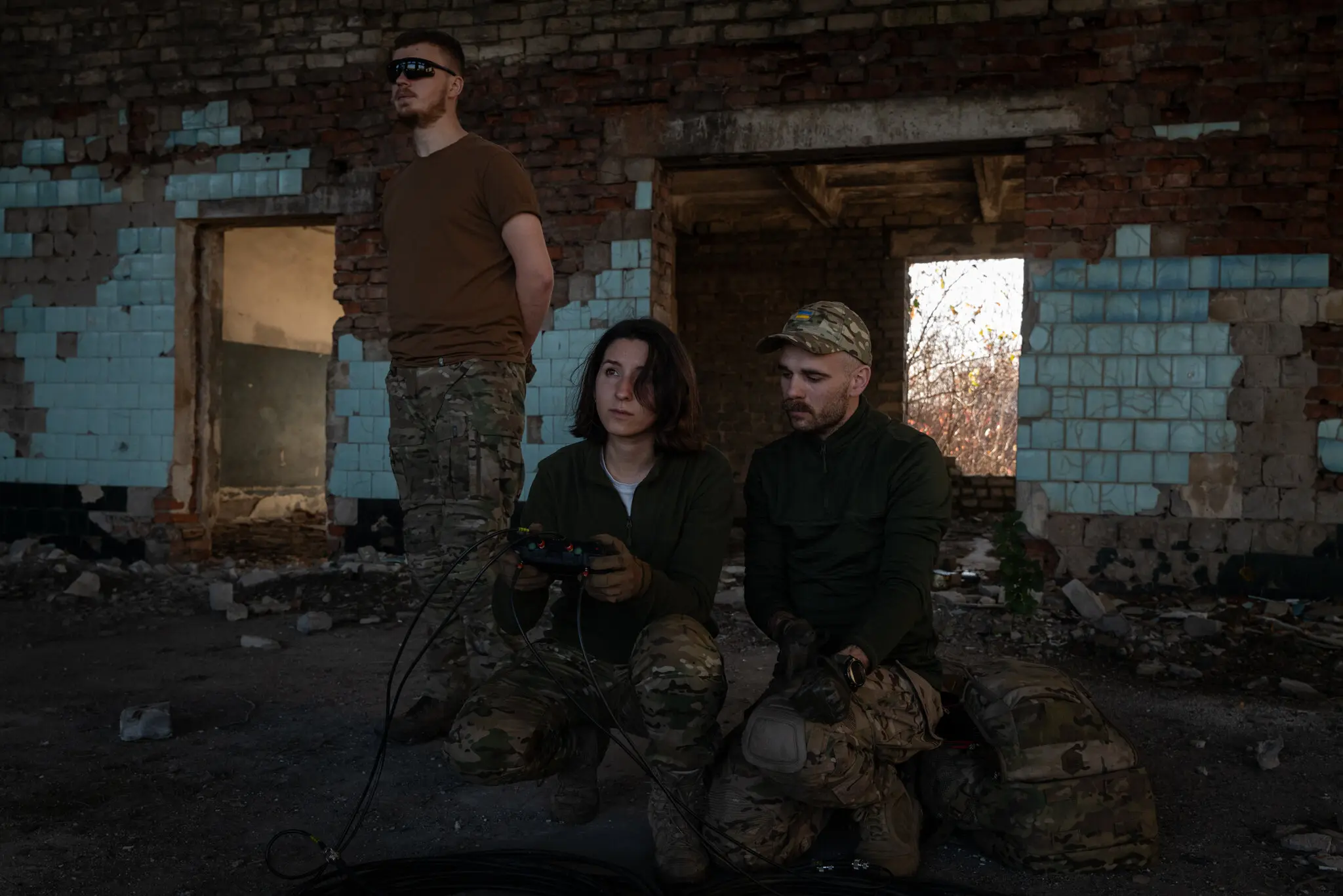 30-річна Стелла входить до складу загону безпілотників повітряної розвідки 47-ї бригади. Вона починала як військовий фотограф, а потім перейшла на аеророзвідку та працювала в команді з трьох осіб біля лінії фронту.